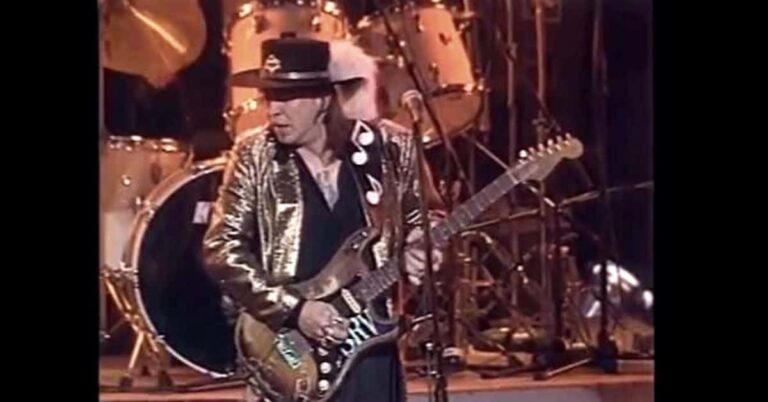 Stevie Ray Vaughan – Ain’t Gone ‘n’ Give Up On Love – Live