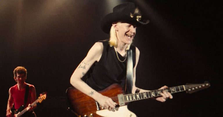 Johnny Winter’s Mastery in “Mississippi Blues” Live Performance