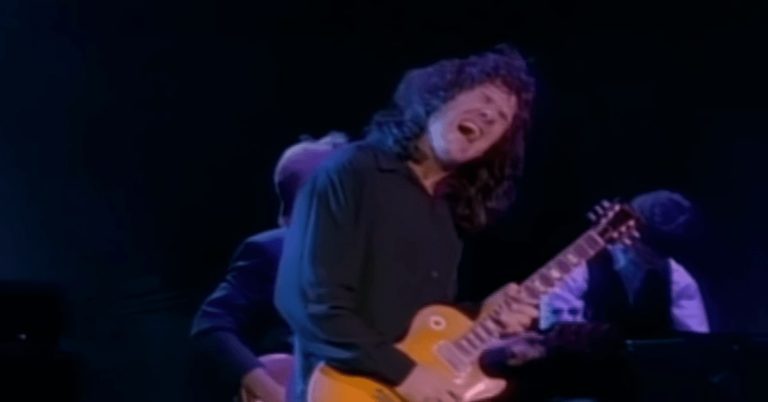 Midnight Blues by Gary Moore (Live)