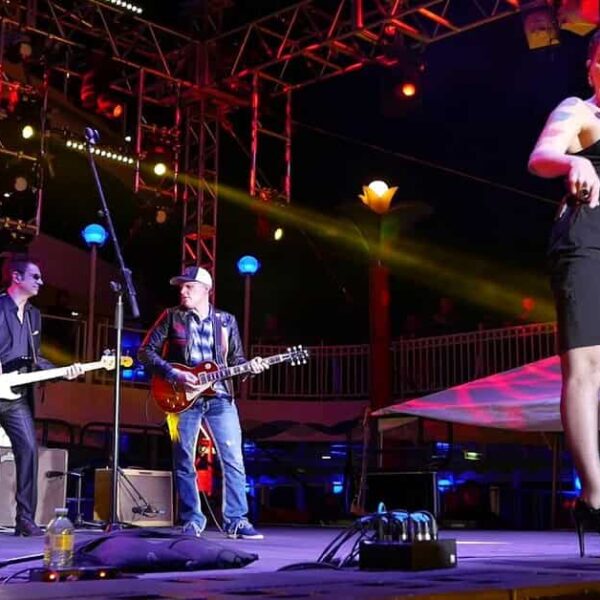 Nutbush City Limits by Beth Hart & Joe Bonamassa (Live)