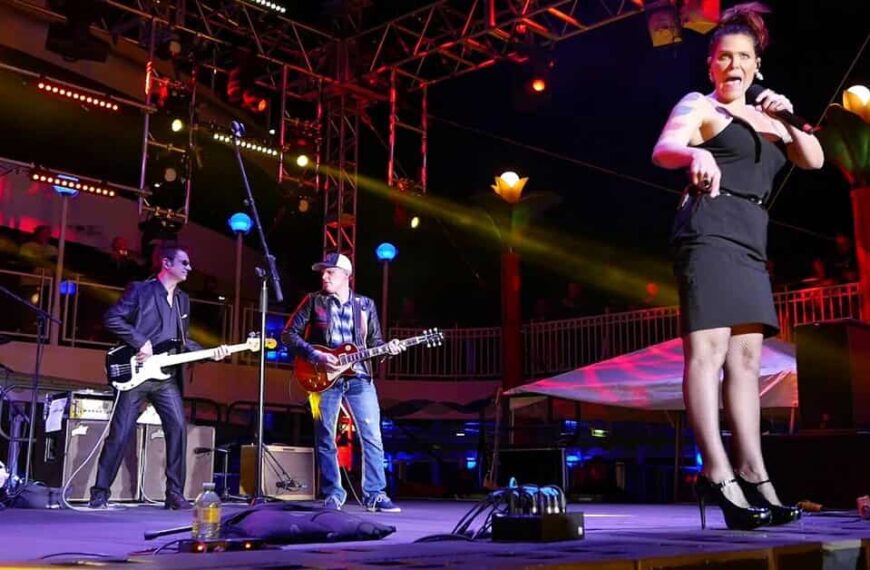 Nutbush City Limits by Beth Hart & Joe Bonamassa (Live)