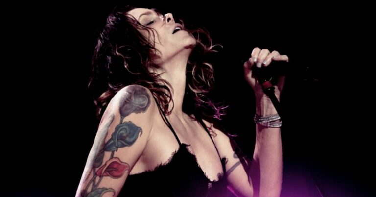 Beth Hart – “Caught Out In The Rain” – Live, 2018