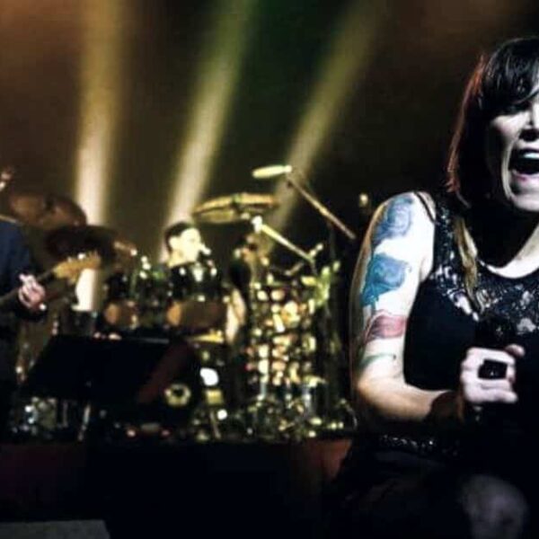 Beth Hart and Joe Bonamassa – Something’s Got a Hold on Me