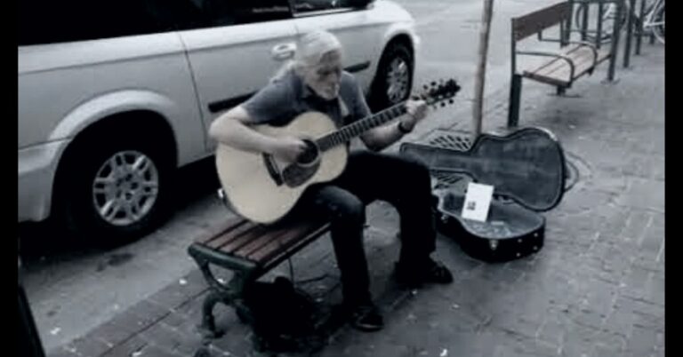 Excellent Blues Rendition – Street Musician