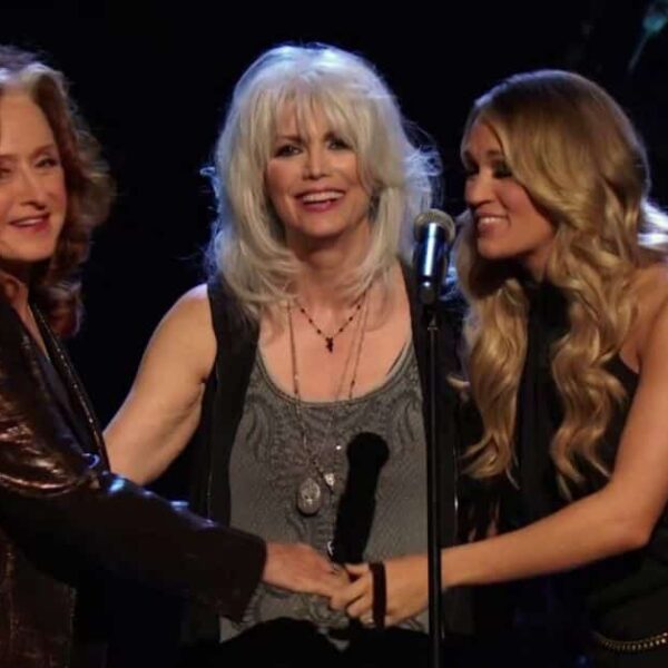 Bonnie Raitt, Emmylou Harris and Carrie Underwood Perform ‘Blue Bayou’ at the 2014 Rock & Roll Hall of Fame