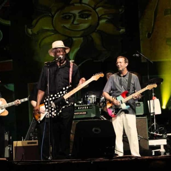 Buddy Guy, Jimmie Vaughan, Eric Clapton, Robert Cray and Hubert Sumlin – Sweet Home Chicago