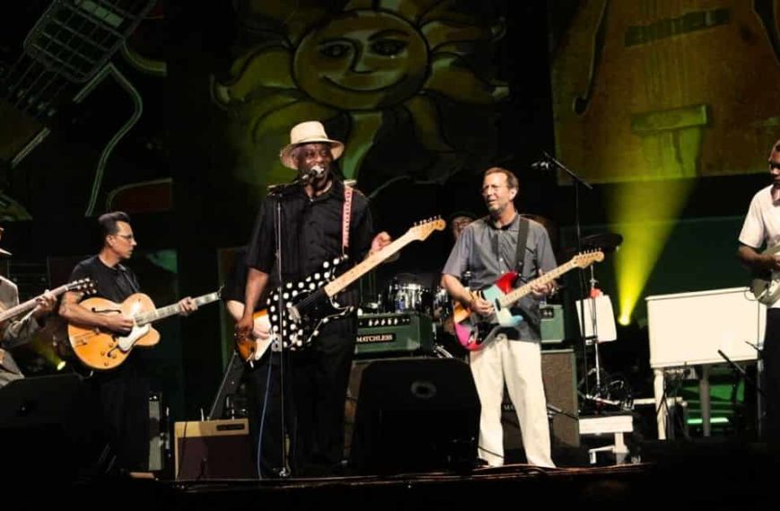 Buddy Guy, Jimmie Vaughan, Eric Clapton, Robert Cray and Hubert Sumlin – Sweet Home Chicago