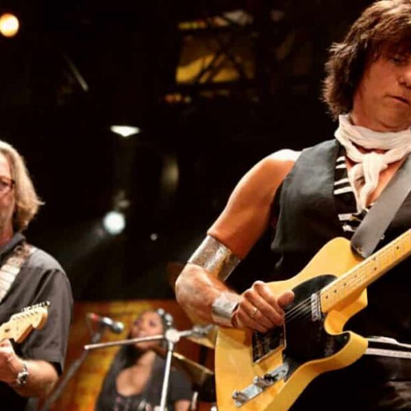 Eric Clapton and Jeff Beck – Shake Your Money Maker – Live