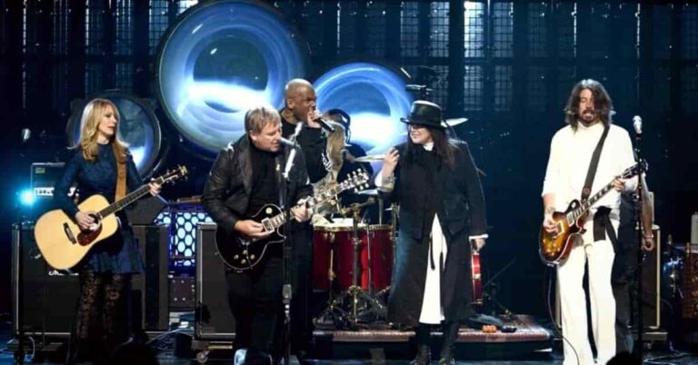Stunning Live Performance – “Crossroads” – Rock and Roll Hall of Fame Induction Ceremon