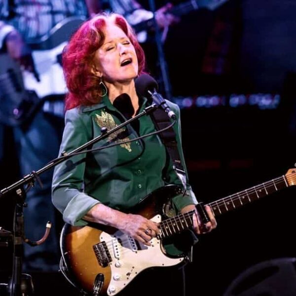 Bonnie Raitt – Burning Down The House