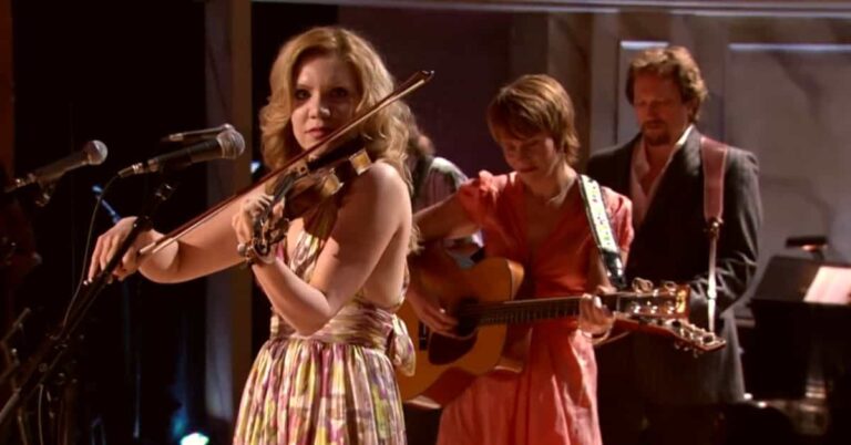 Alison Krauss, Shawn Colvin, and Jerry Douglas – The Boxer
