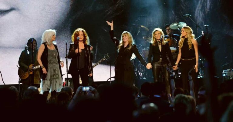 Bonnie Raitt, Emmylou Harris, Stevie Nicks, Sheryl Crow,  Carrie Underwood and Glenn Frey – It’s So Easy