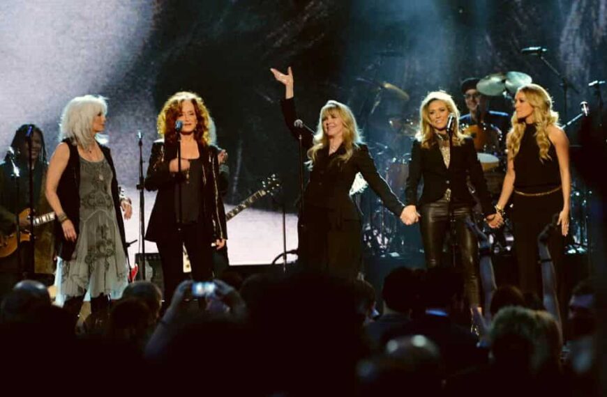 Bonnie Raitt, Emmylou Harris, Stevie Nicks, Sheryl Crow, Carrie Underwood and Glenn Frey – It’s So Easy