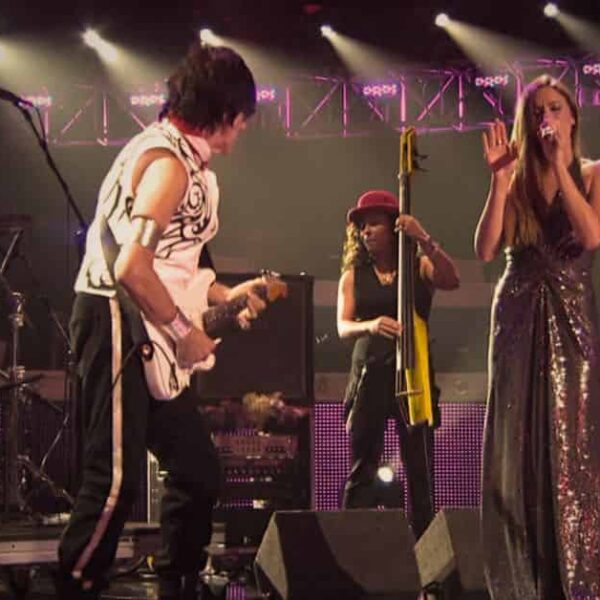 Jeff Beck and Joss Stone – I Put a Spell on You