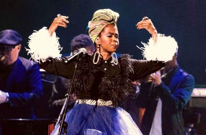 Lauryn Hill Performs Nina Simone’s “Feeling Good”