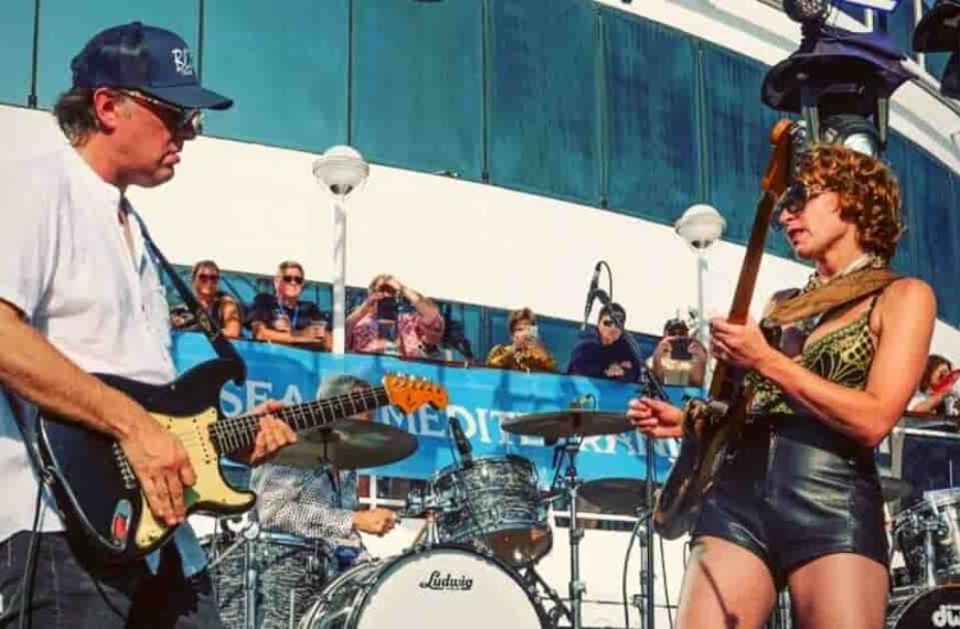 Ana Popović, Joe Bonamassa, Jimmy Vivino, Josh Smith, and Tommy Emmanuel – Superstition