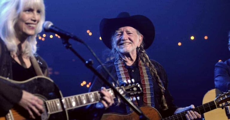 Willie Nelson, Emmylou Harris and Lyle Lovett – Pancho and Lefty