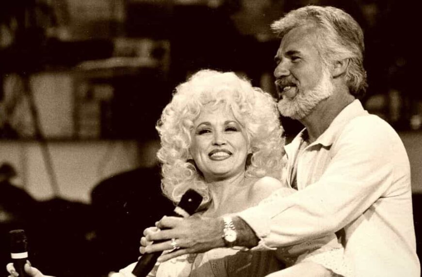Dolly Parton and Kenny Rogers – Islands in the Stream