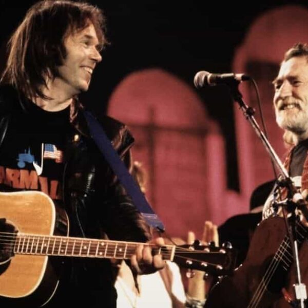 Neil Young and Willie Nelson – Heart Of Gold