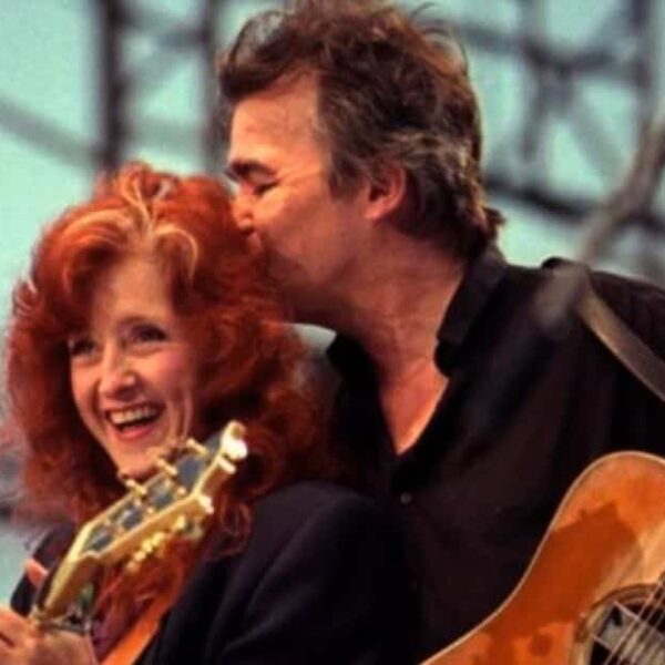 Bonnie Raitt and John Prine – Angel From Montgomery