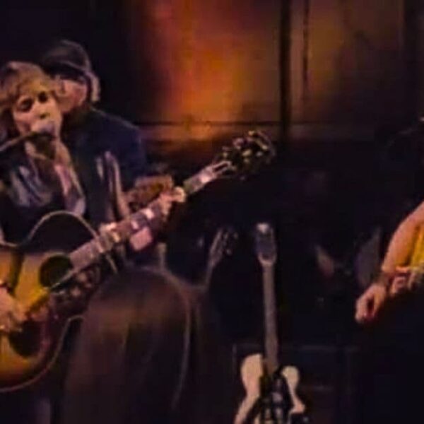 Sheryl Crow and Emmylou Harris – Pale Blue Eyes