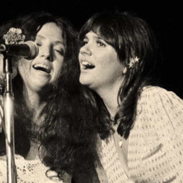 Linda Ronstadt, Kate & Anna McGarrigle, Maria Muldaur – You Tell Me That I’m Falling Down