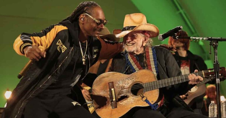 Willie Nelson and Snoop Dogg – Roll Me Up