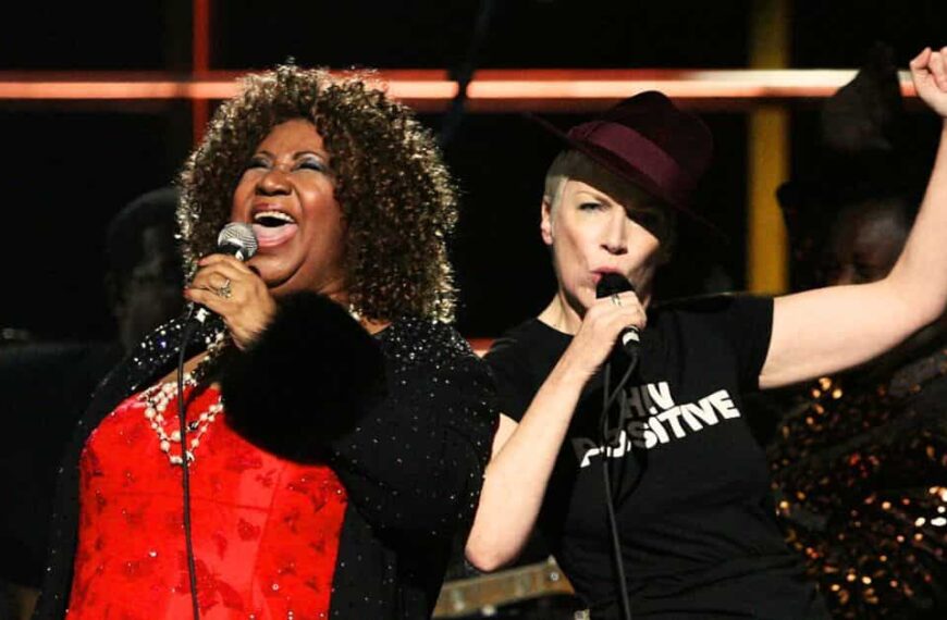 Aretha Franklin and Annie Lennox – Chain of Fools