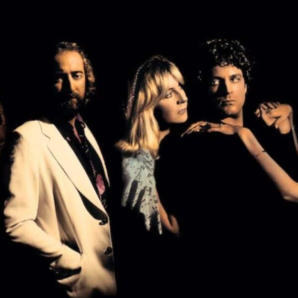 Fleetwood Mac – Hold Me