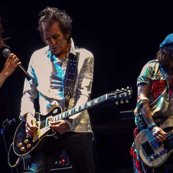 Imelda May, Ronnie Wood, Billy Gibbons and Johnny Depp – Walking in the Sand