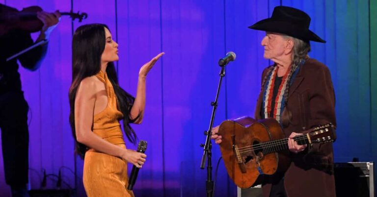 Willie Nelson and Kacey Musgraves – Rainbow Connection