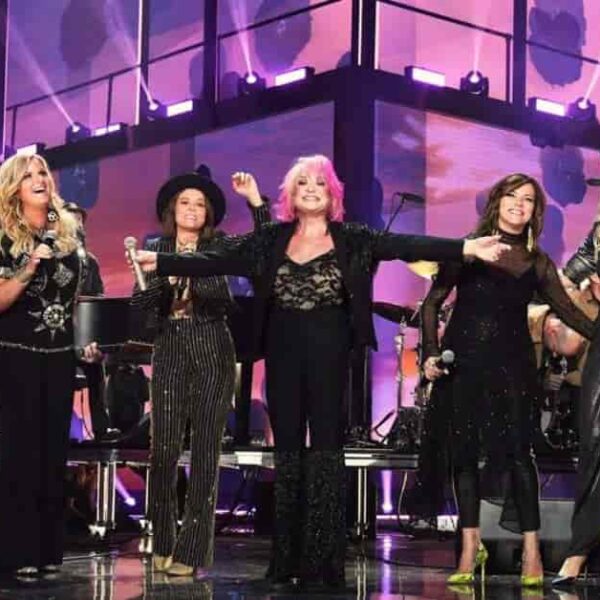 Tanya Tucker, Brandi Carlile and Trisha Yearwood – Delta Dawn