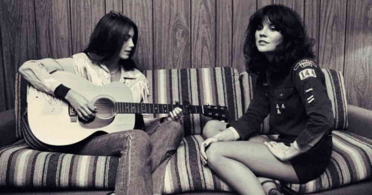Timeless Trio: Linda Ronstadt, Emmylou Harris, and Ricky Skaggs – Gold Watch and Chain