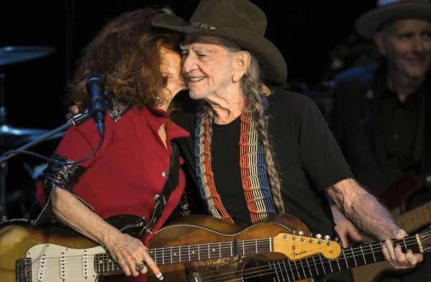 Willie Nelson and Bonnie Raitt – Getting Over You