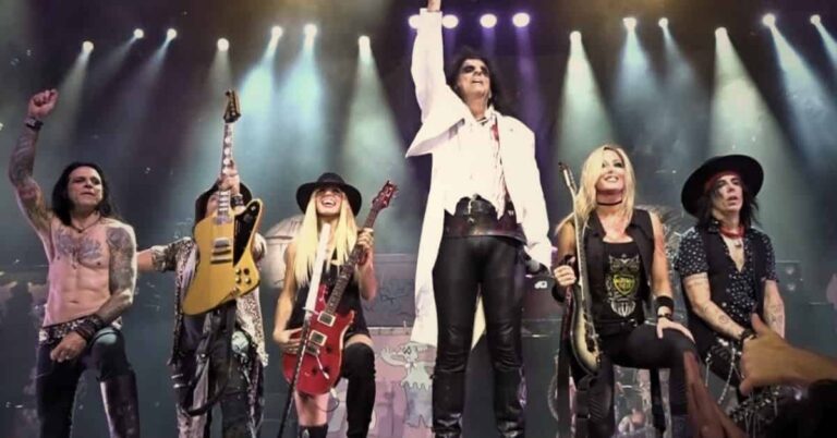 Alice Cooper, Nita Strauss and Orianthi – School’s Out