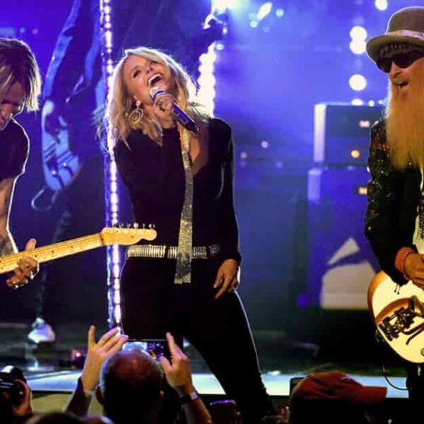 Miranda Lambert, Keith Urban and Billy Gibbons – Tush