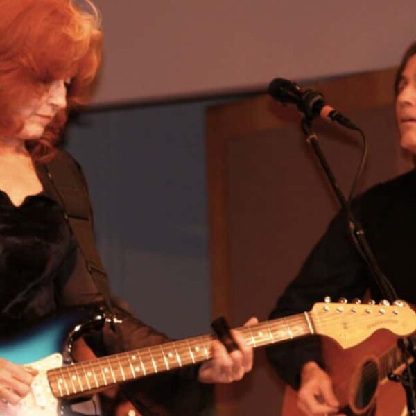 Bonnie Raitt and Jackson Browne – Kisses Sweeter Than Wine