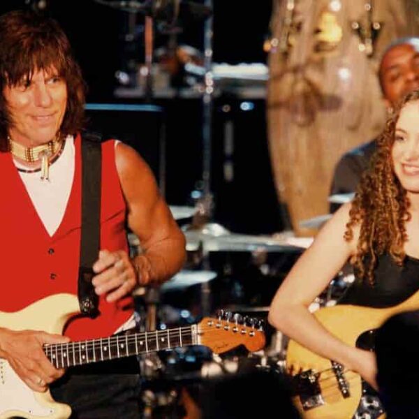 Jeff Beck and Tal Wilkenfeld – Cause We’ve Ended as Lovers