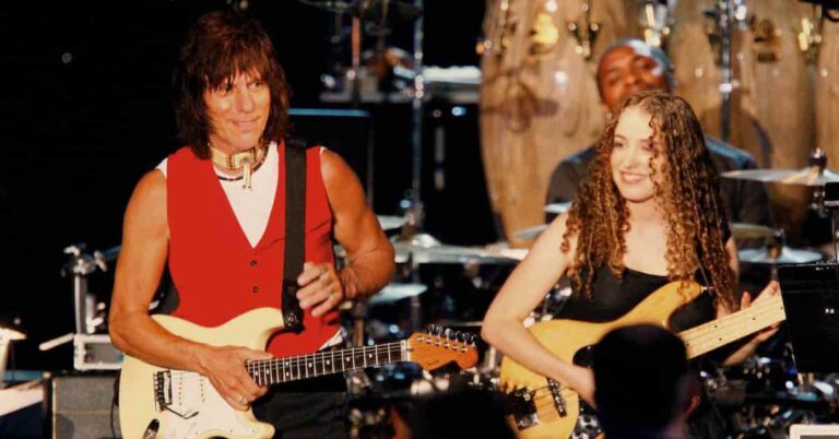 Jeff Beck and Tal Wilkenfeld – Cause We’ve Ended as Lovers