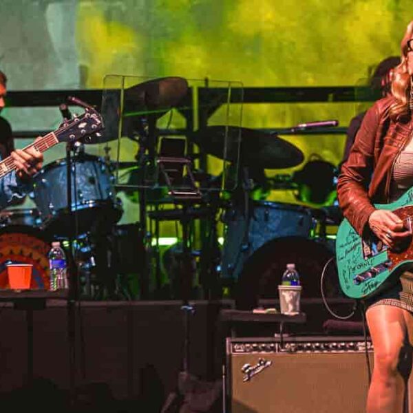 Susan Tedeschi and Tedeschi Trucks Band – Just Won’t Burn