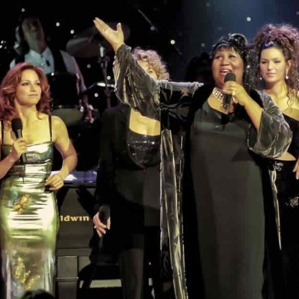 Aretha Franklin, Carole King, Mariah Carey, Celine Dion, Gloria Estefan, and Shania Twain – (You Make Me Feel Like) A Natural Woman