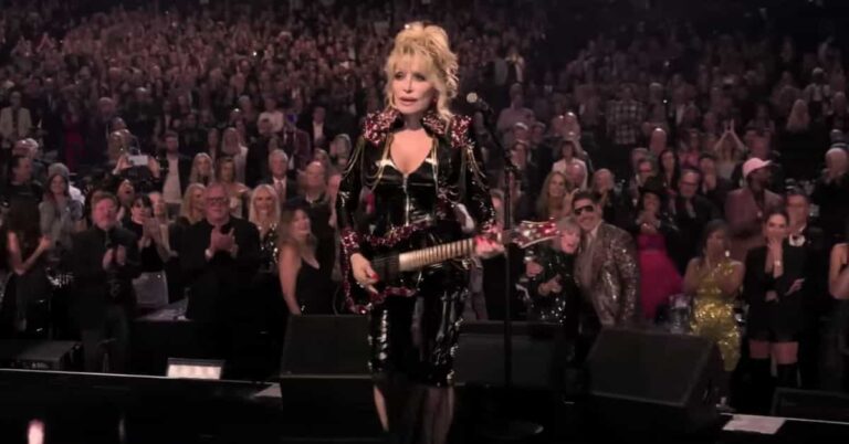 Dolly Parton Rocks the House: A Phenomenal Performance at the Rock and Roll Hall of Fame, 2022