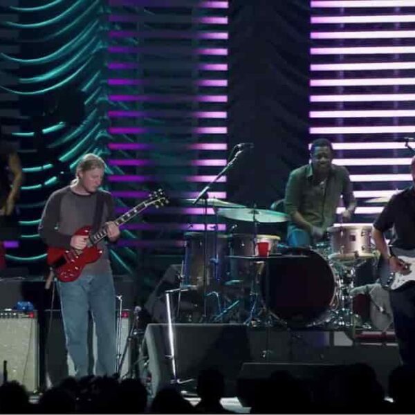 Eric Clapton, Derek Trucks and Doyle Bramhall II – Motherless Children