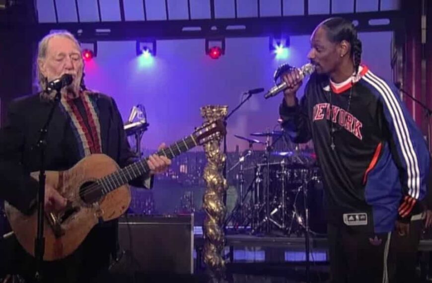 Snoop Dogg and Willie Nelson – Superman
