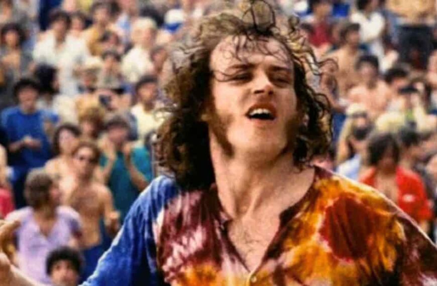 Joe Cocker – “With a Little Help from My Friends” – Woodstock, 1969.