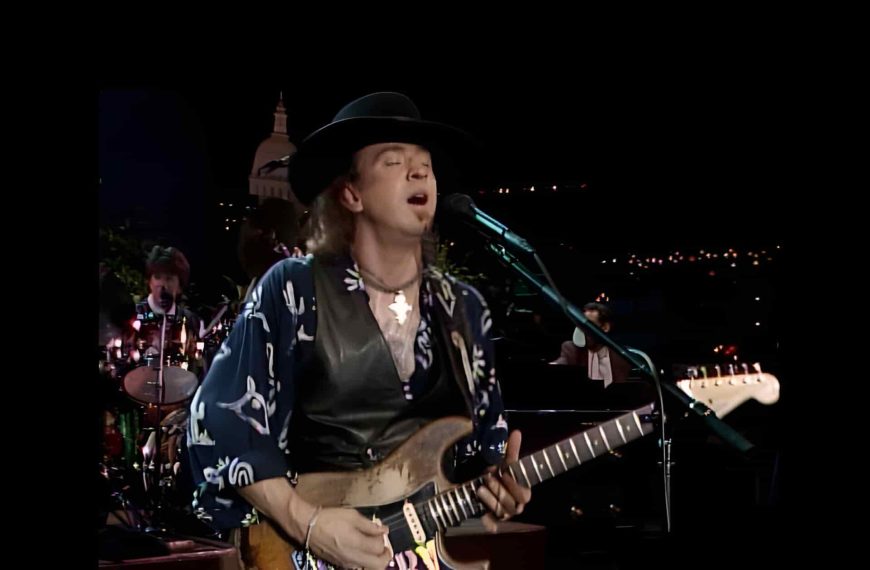 Stevie Ray Vaughan – Love Me Darlin’ – Performance and Review